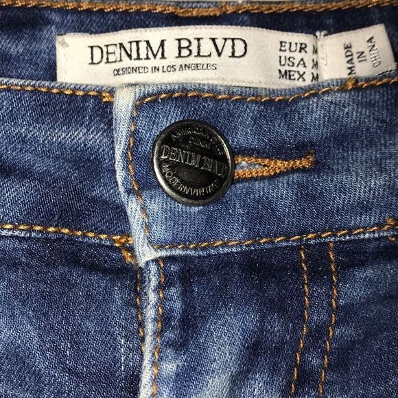 Denim Blvd Shorts - Picture 4 of 6